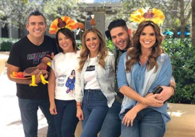 Adamari López, Rashel Díaz, Héctor Sandarti y otros presentadores del programa 'Un nuevo día', visitaron un albergue en Miami para compartir un almuerzo con las personas que vivien en el lugar.