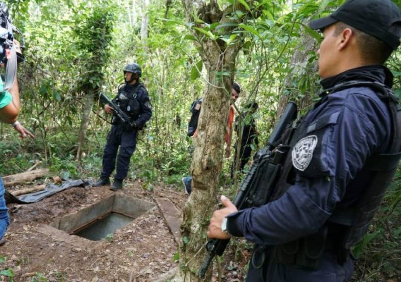 Un subterráneo dotado de todas las comodidades que era utilizado como búnker y centro de operaciones por los jefes de la Mara Salvatrucha fue encontrado ayer por las autoridades policiales y de la Fiscalía de Operaciones Especiales en la montaña de El Merendón.<br/>