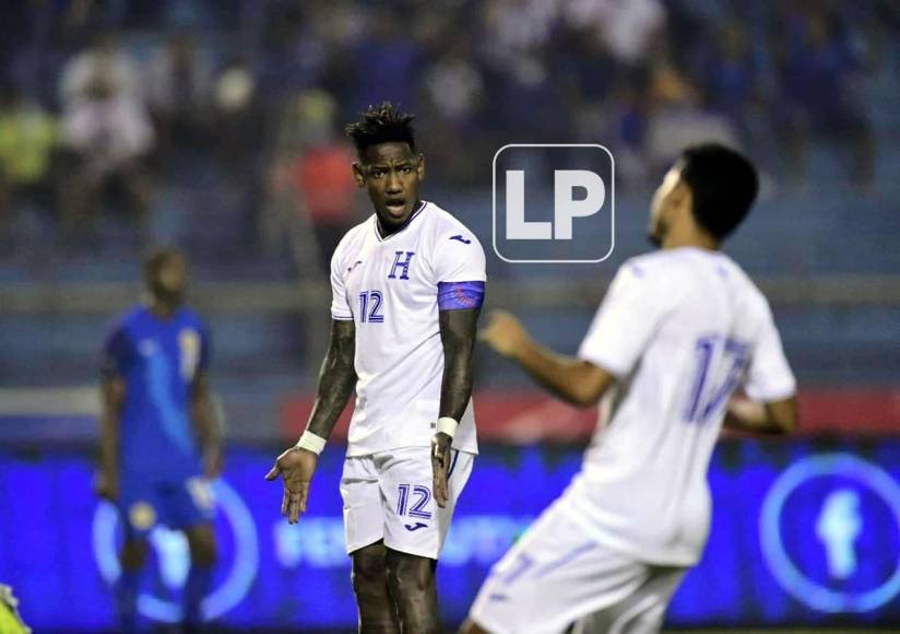 Romell Quioto gritando a José Mario Pinto por un mal pase.