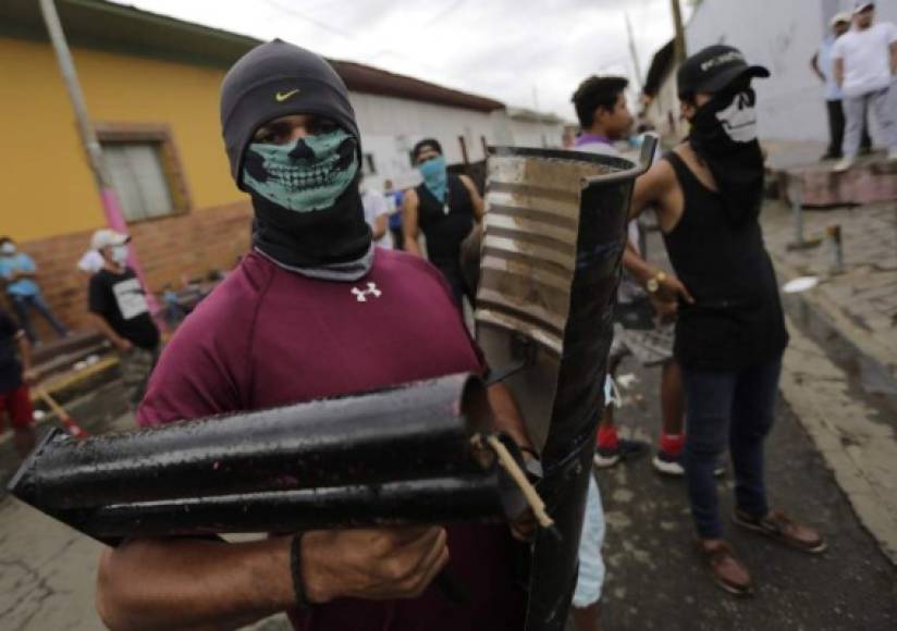 Ortega pidió el jueves pasado al Episcopado tiempo para 'reflexionar' sobre si accede a la democratización del país, pero aún no ha dado respuesta alguna. Entretanto, los violentos enfrentamientos continúan en las principales ciudades del país.