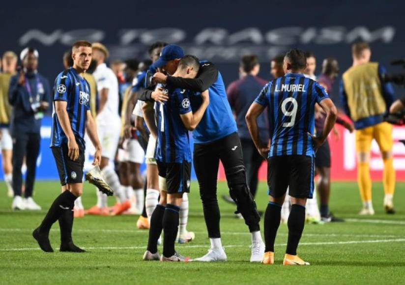 Las lágrimas invadieron a los jugadores del Atalanta por la eliminación.