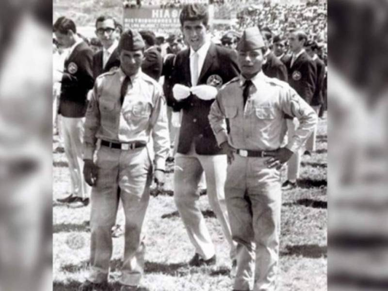 Fotos de Nasralla en su época de estudiante.