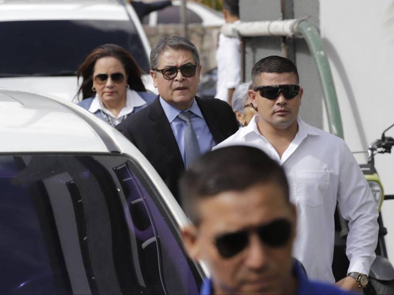 Hernández regresó a Honduras tras ser indultado por Donald Trump, presidente de Estados Unidos. Purgaba una condena de 45 años de cárcel en aquel país.