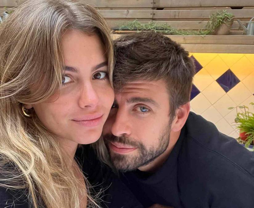El que fuera central del FC Barcelona y de la selección española compartió hace unos días en Instagram el primer posado de la pareja en redes sociales, certificando así que su noviazgo no podría ir mejor.