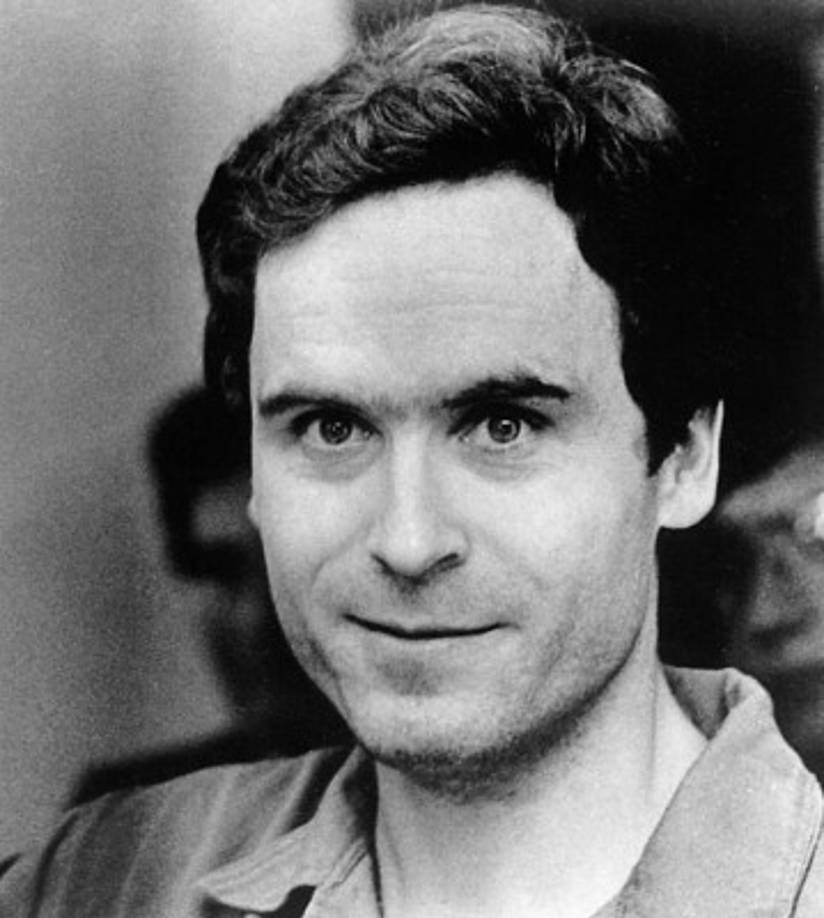 Ted Bundy<br/><br/>Theodore Robert Cowell Bundy fue un asesino en serie estadounidense de mujeres, a las cuales también violó. Se le confirmaron 36 asesinatos. Bundy cometió sus crímenes a inicios de la década de los setenta. Fue capturado en 1976, ese año escapó de la biblioteca de la Corte de Aspen en Colorado, en donde se preparaba su segundo juicio. Luego la Policía lo atrapó mientras intentaba robar un vehículo. En 1977 volvió a escapar: subió al techo de una estación policial que lo llevó a un departamento vacío por donde salió. Huyó a Chicago y Florida en donde realizó sus últimos asesinatos.<br/><br/>Bundy fue considerado por la opinión pública como la encarnación de mal. Fue condenado a muerte y ejecutado en la silla eléctrica el 24 de enero de 1989. Muchas personas se reunieron a los alrededores de la prisión en la que se hallaba y festejaron su muerte.