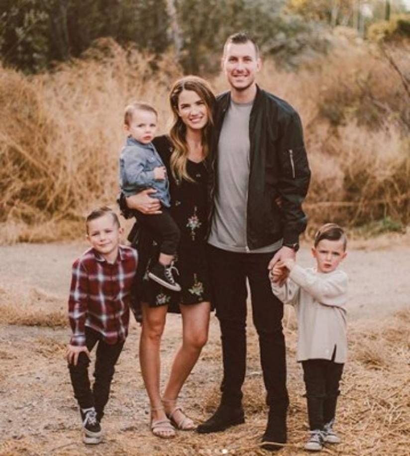 Fruto de su amor nacieron sus tres hijos, Jethro, Smitty y Brave.