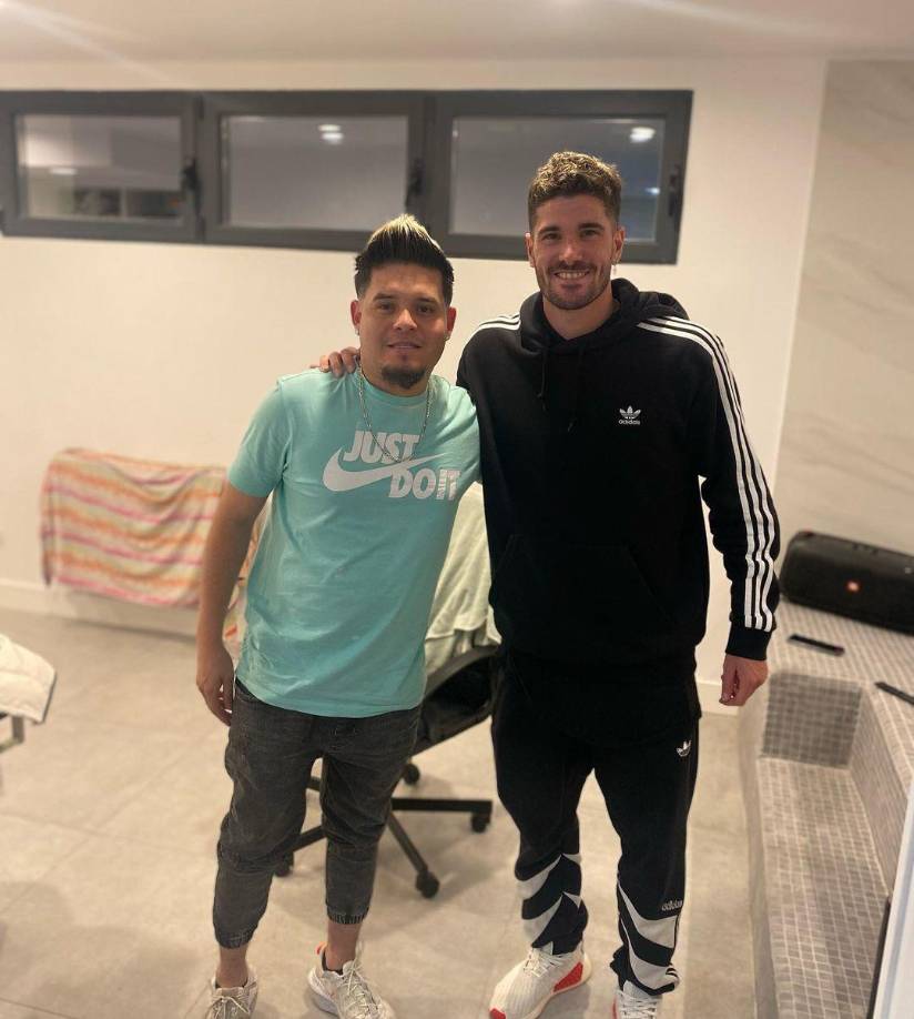 Desde niño, el compatriota se vio apasionado por la peluquería y aunque en Honduras no pudo cumplir este sueño, se siente muy afortunado de poder haber cumplido sus anhelos en España. 