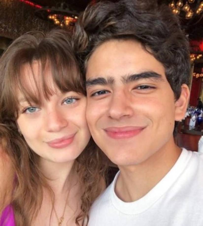 El jovencito publicó hace algunos meses esta fotografía junto a una linda muchacha, con la que todos creen sostuvo una relación. Sin embargo, nunca se ha referido al respecto.