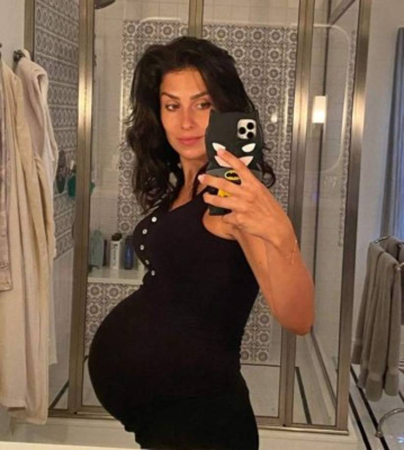 Hilaria y Alec Balwin. Después de dos abortos espontáneos seguidos y cuatro hijos en común, la instructora de yoga y el actor dieron la bienvenida a su quinto hijo el 9 de septiembre.