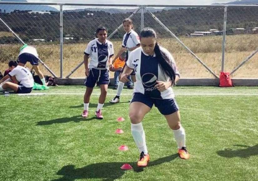 Yuridia Pineda: Es una hermosa futbolista hondureña que milita en el Motagua Femenino.