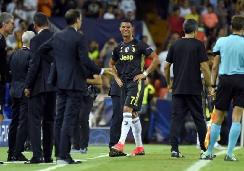 Crisitano Ronaldo se fue del campo llorando. Foto AFP