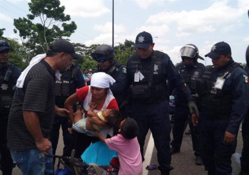 Los migrantes, que habían ingresado al país sin realizar trámites migratorios, fueron detenidos en la comunidad de Metapa de Domínguez, en el sureño estado de Chiapas y a unos 12 kilómetros de la frontera con Guatemala en un operativo encabezado por agentes del Instituto Nacional de Migración (INM) y policías federales.