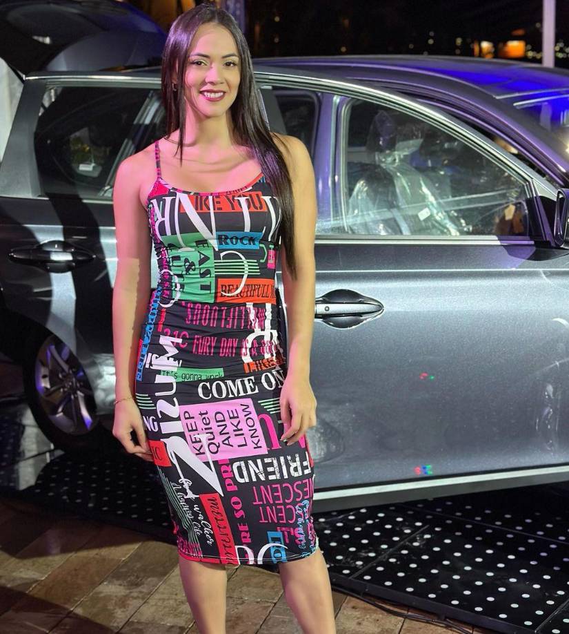 Apenas una hora después de que el Puntarenas subiera las fotos de Diego Vázquez llegando a Costa Rica, Isabel Zambrano ya ponía el primer mensaje.