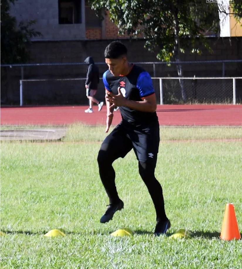 El delantero hondureño Bryan Moya se encuentra entrenando con el Olimpia mientras resuelve su futuro. Su intención es fichar por un club de la MLS, pero de no conseguirlo estará regresando al club merengue.