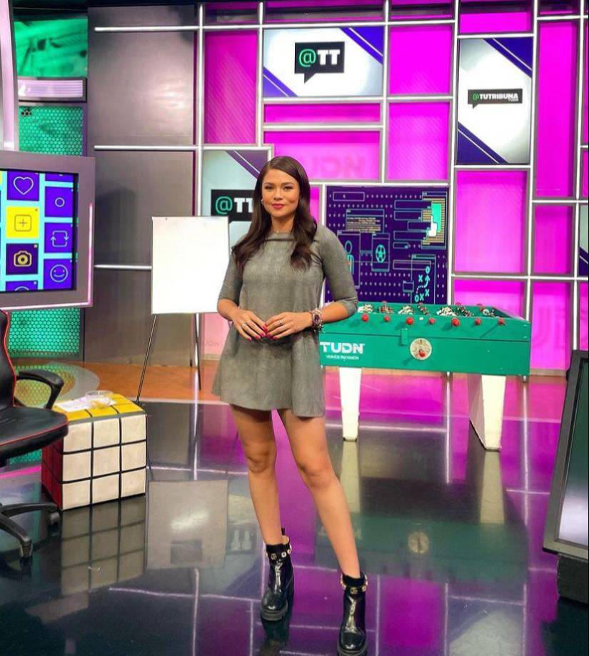 Labora para el canal TUDN, miembro de la cadena Televisa-Univision. 