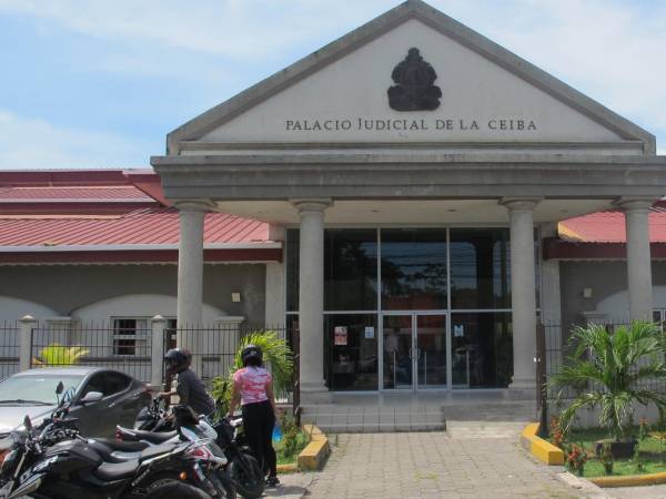 Foto de archivo del palacio de justicia de La Ceiba.