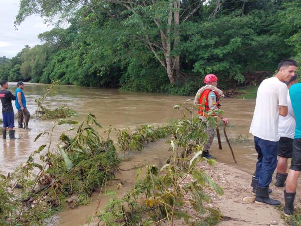Piden a la población que vive en las orillas de ríos y zonas vulnerables tomar medidas preventivas.