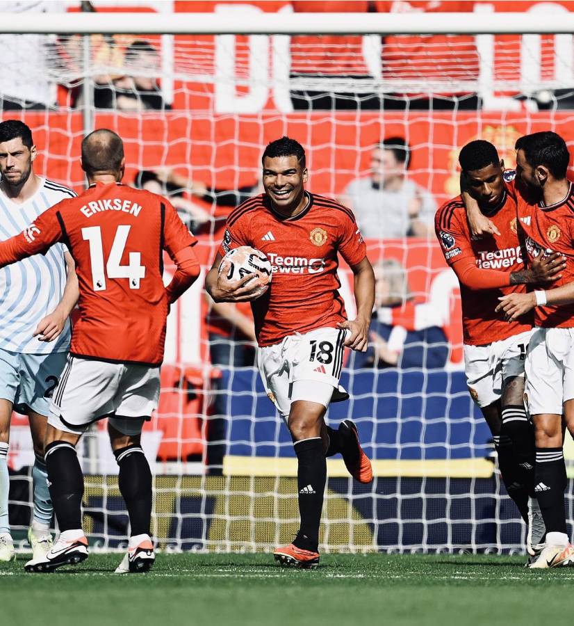 Casemiro apareció para anotar el empate del Manchester United.