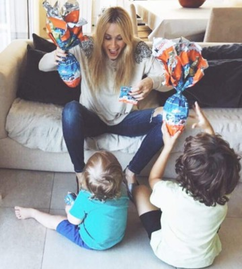 Julieta se casó con el empresario gastronómico Claudio Contardi y tuvo dos hijos: Mateo y Rocco.