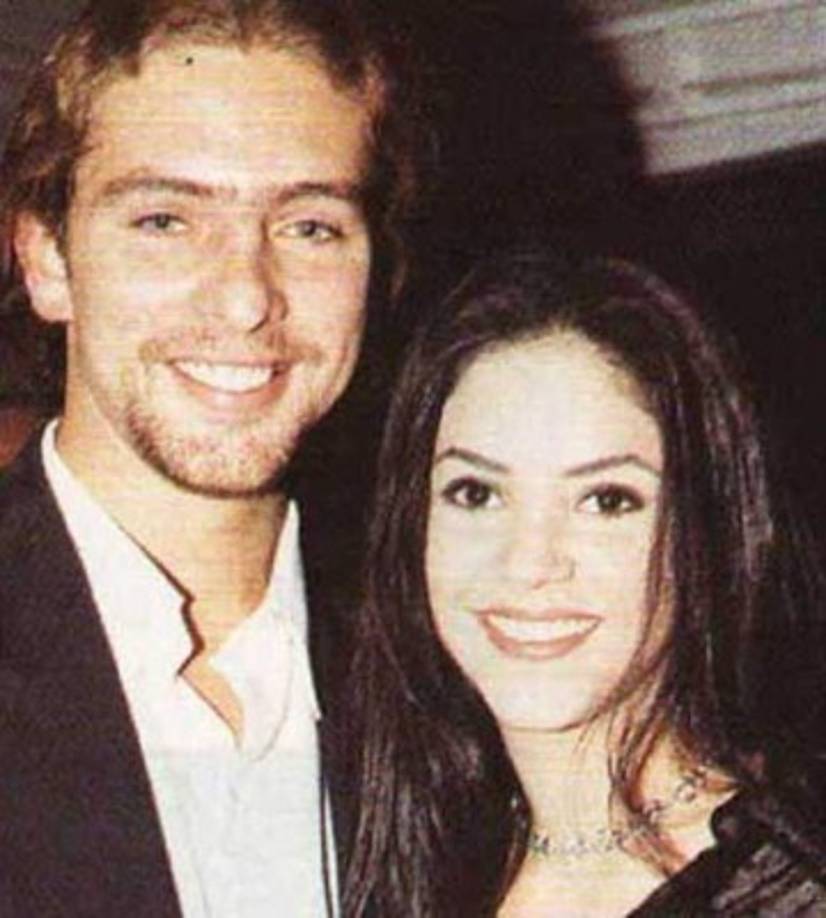 1995. Gustavo Gordillo <br/><br/>En 1996, Shakira declaró que estaba ennoviada con Gustavo Gordillo, un ex integrante del grupo Poligamia. El noviazgo se convirtió en el más corto de la cantante pues no superó el medio año. Cuando rompieron, ella expresó que no era justo tener una relación con alguien que no podía brindarle el tiempo suficiente.