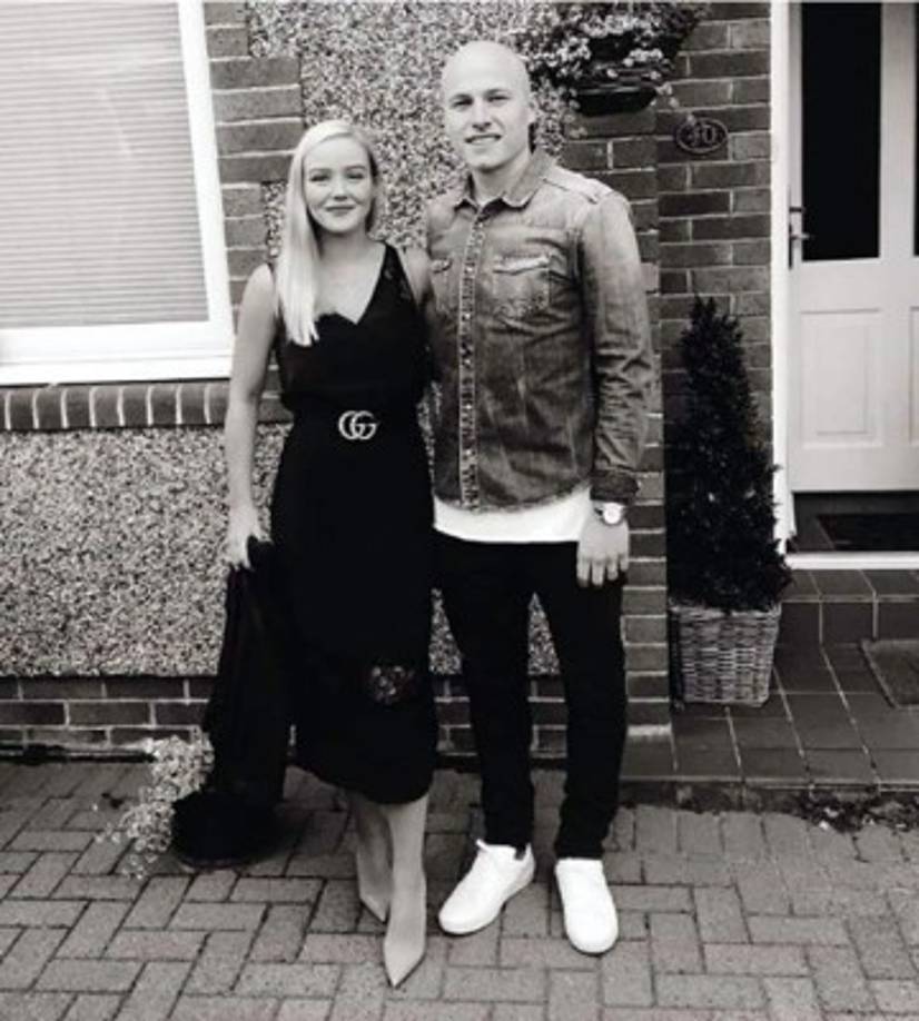 Nicola K Mooy es la esposa del centrocampista Aaron Mooy del Huddersfield de la Premier League de Inglaterra.