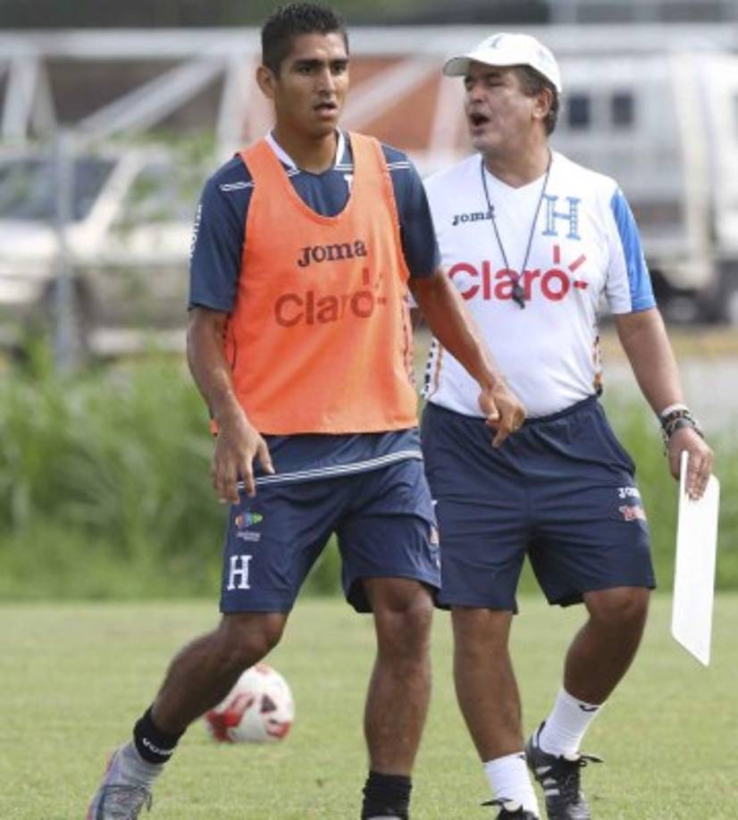 Jorge Claros: El mediocampista de contención será otro de los que va a ser relegado a la banca, su puesto lo va a ocupar Bryan Acosta. Aunque si es baja de último momento Alfredo Mejía, podría aparecer en el 11.