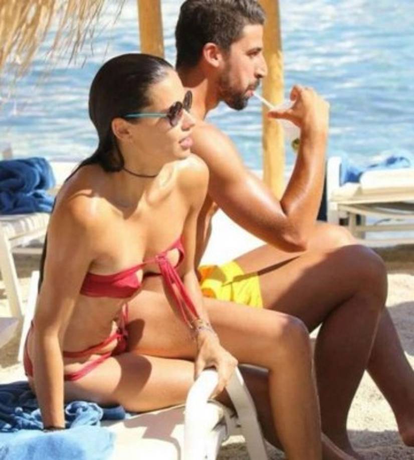 Estaban juntos, y lo demuestran las fotografías. Hoy diversos medios comienzan a dar rumores de una posible relación.