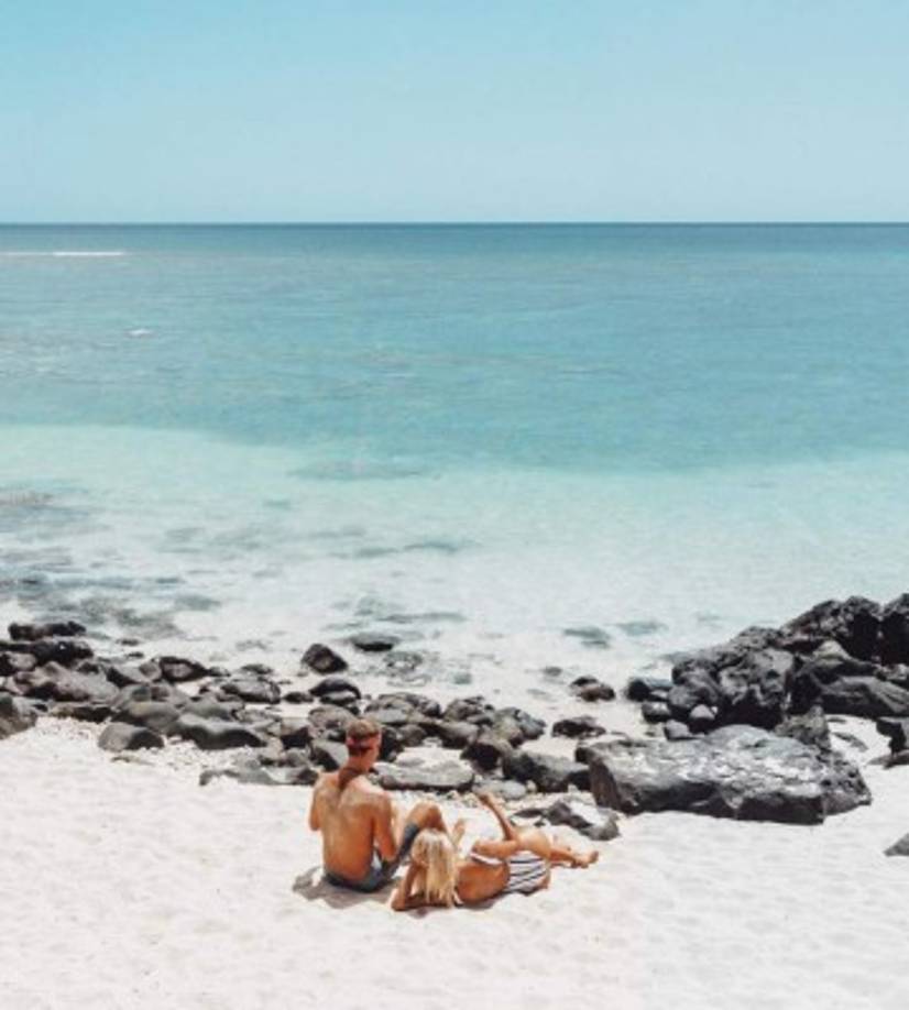 Morris, que es originario de Manchester, Inglaterra, dirige un blog de viajes llamado 'Do You Travel (¿Viajas?)', mientras que su novia, la australiana Bullen escribe en 'Gypsea Lust'.