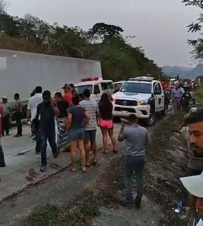 Sin embargo, entre la confusión, el conductor del camión que habría provocado la fatalidad huyó y su paradero es, de momento, desconocido. Ayer, domingo, se informó sobre el hallazgo de un hombre en las cercanías de la zona del accidente, en una cueva, deshidratado y herido, pero después se descartó que se tratara del conductor. 