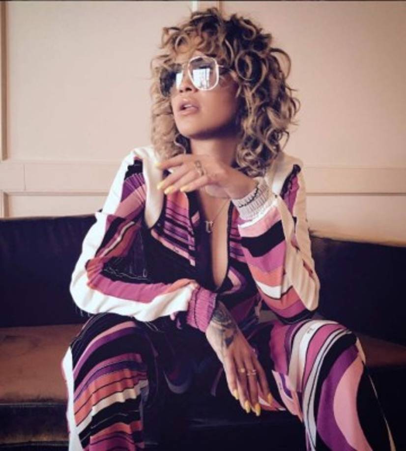 La cantante Rita Ora es una de las famosas que irradian mucha sensualidad.