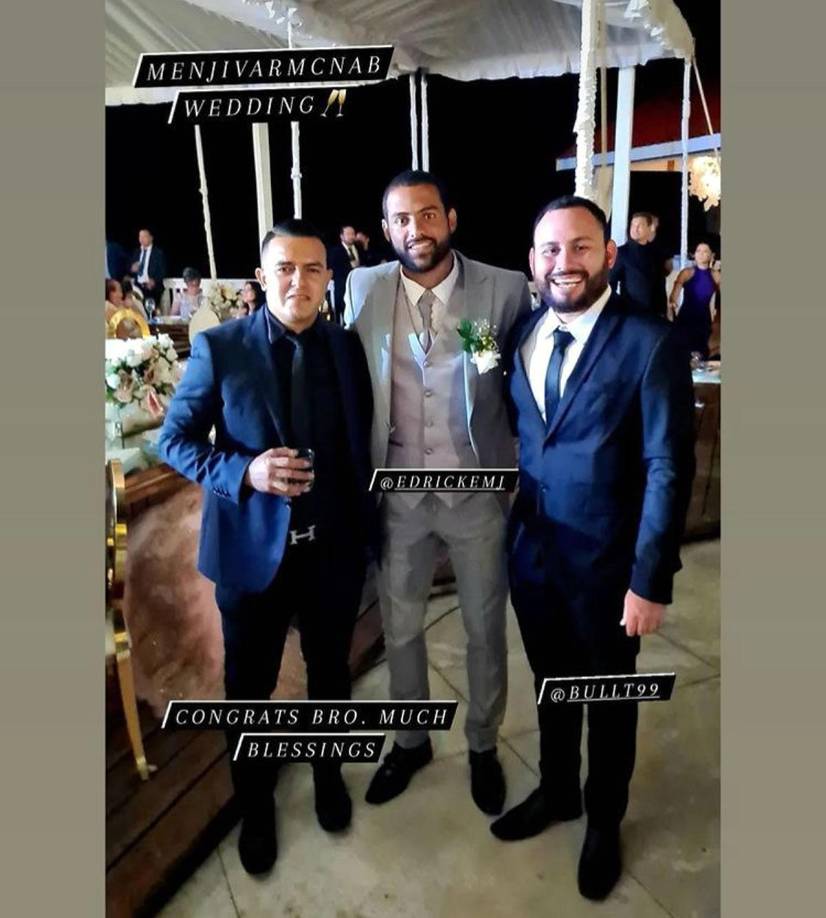 Varios amigos de Edrick Menjívar y Takashi McNab asistieron a la boda en Roatán.