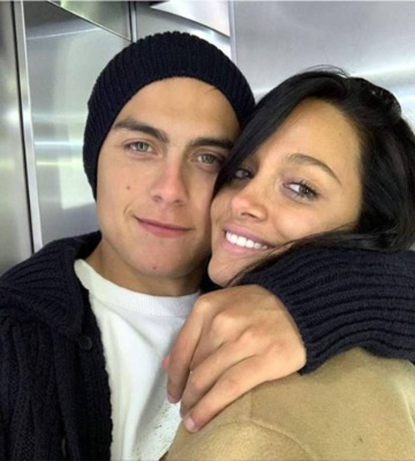 Paulo Dybala, delantero argentino de la Juventus, y su novia Oriana Sabatini.