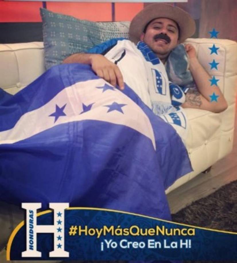 El comediante conocido como Chepe posó para utilizar el marco de su foto en honor a la #H #HoyMasqueNunca.