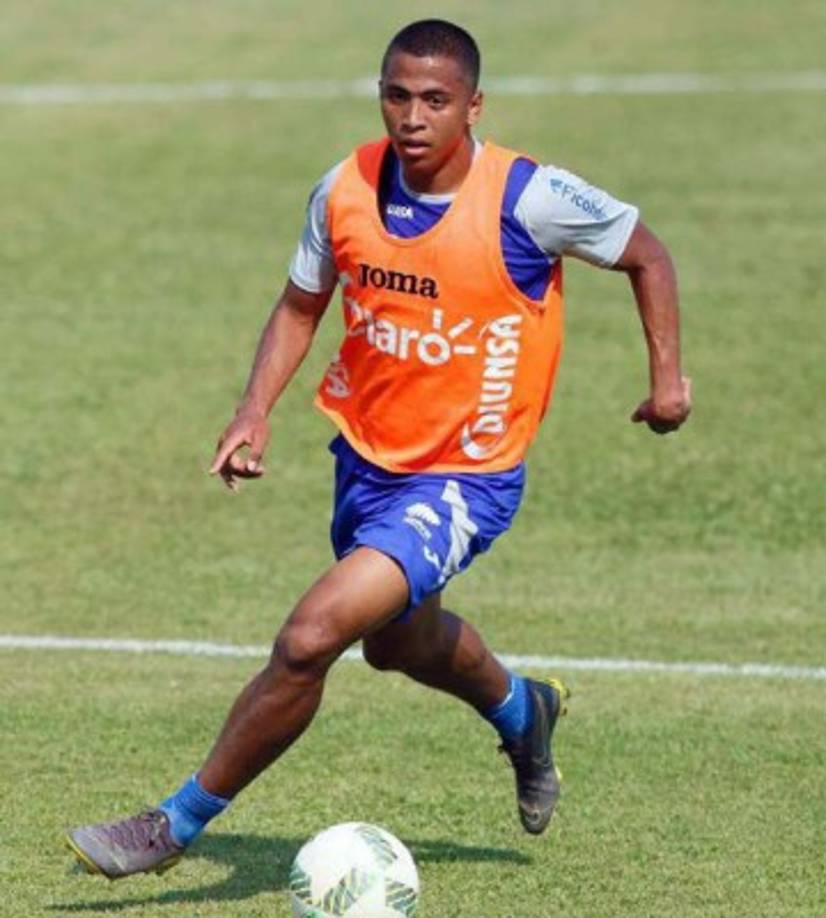 Rigo Rivas: Spezia, Udinese y Caglari, todos de la Serie A de Italia, se han mostrado interesados en el fichaje del mediocampista hondureño que brilló recientemente en el Reggina de la Serie B. Cabe señalar que su ficha le pertenece al Inter de Milán.