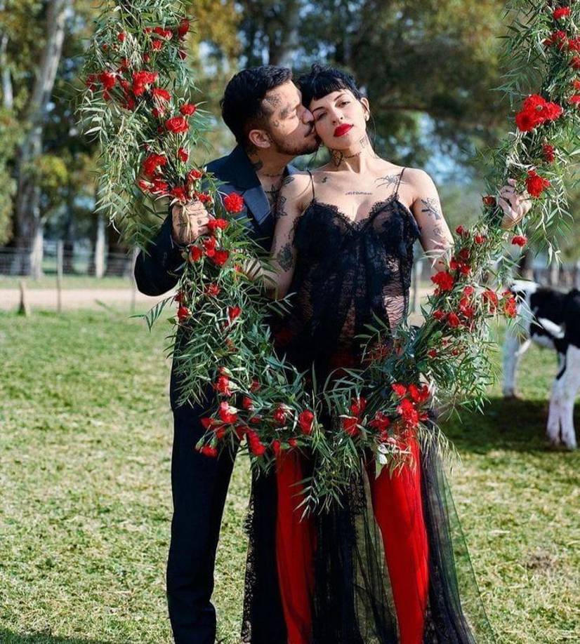 Christian Nodal y Cazzu son conocidos por su estilo alternativo y exótico, por otra parte, ha mantenido más en privado su nueva etapa de vida como familia durante los últimos meses, generando expectativas entre sus seguidores sobre su vida privada. 