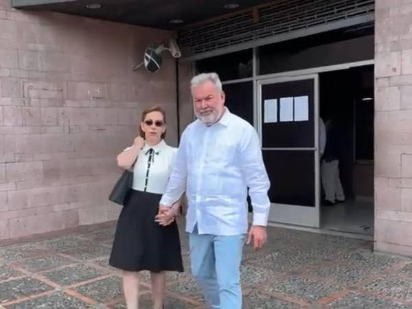 Esposa de Contreras rindió cuentas, pero seguirá en proceso de investigación.