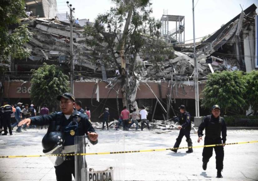 El sismo del 7 de septiembre, el más poderoso registrado en México desde 1932, causó 98 muertos en el sur del país; 78 en Oaxaca, 16 en Chiapas y 4 en Tabasco.