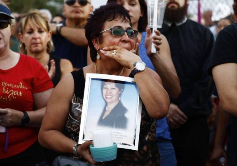 Una de estas ciudadanas mexicanas, Elsa Mendoza Márquez, falleció en el tiroteo del sábado en el que también perdieron la vida otros seis mexicanos. Márquez trabajaba como maestra en Ciudad Juárez y cruzó a EEUU para realizar sus compras en el centro comercial atacado por Citrius, cuya misión era 'matar a cuantos mexicanos pudiese'.