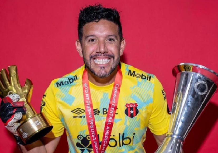 Moreira explicó que todos los arqueros tienen la oportunidad de sumarse al combinado nacional, pero menos él. Pese a ganar títulos y premios individuales con su club, las puertas de la selección se le cierran.