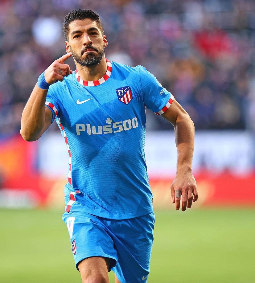 El delantero uruguayo Luis Suárez quiere seguir jugando en Europa tras su etapa en el Atlético de Madrid, pero todavía no ha encontrado destino. Por ese motivo, según apunta Sky, el entorno del delantero charrúa habría contactado con el Borussia Dortmund para ofrecerse como sustituto de Sébastien Haller, al que le acaban de detectar un tumor en un testículo.
