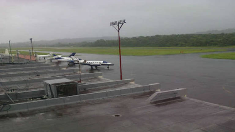 Los vuelos en el aeropuerto Golosón de La Ceiba continuarán suspendidos hasta que las condiciones climatológicas mejoren.