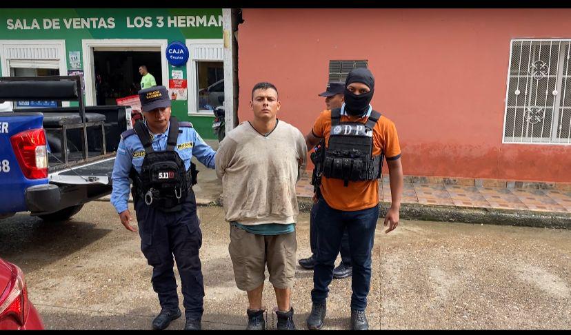 Joel Zelaya es capturado tras ultimar a tres de sus familiares en El Paraíso