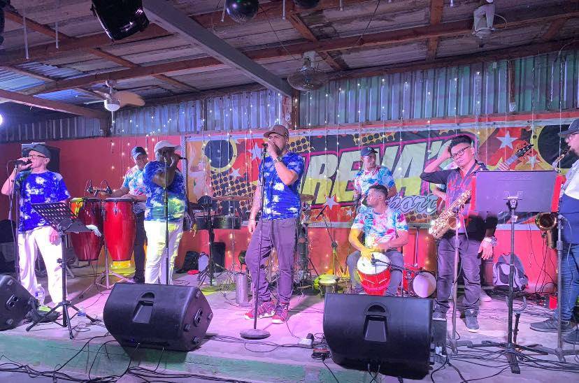 <b>EL BURRITO Y SU FAMILY BAND</b>Este jueves, el reconocido grupo se presenta desde las 7:00 pm en el gran carnavalito de la playa del Río Ulua, el viernes estarán en Balneario y Hacienda Santa Rosita en Santa Bárbara, mientras que el sábado desde las 2:00 pm llegan a la Estación Ferroviaria de El Progreso, Yoro