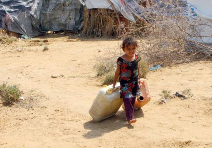 Uno de cada 20 niños de menos de cinco años padece malnutrición aguda en Hodeida, según la Unicef, Y más de 11 millones de niños -- 80% de los niños del país-- tienen 'necesidad desesperada de asistencia humanitaria' según esta fuente.