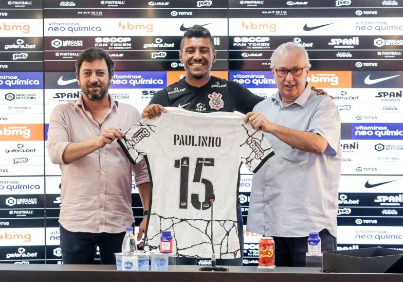 El excentrocampista del Barcelona, ‘Paulinho’, que formó en la selección de Brasil en los mundiales de 2018 y 2014, fue presentado este viernes como refuerzo del Corinthians, club al que regresa después de ocho años. El jugador de 33 años dijo que en su primer ciclo con el equipo paulista (2010-2013) vivió “cosas grandiosas”, pero garantizó que ahora quiere ser recordado por lo que “construya de aquí para adelante”.