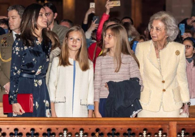 Para bien de la Familia Real de España, Letizia y Sofía mantuvieron la cordialidad durante todo la misa.