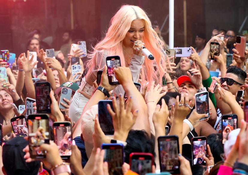 En junio, la colombiana Karol G dio un show gratuito en el Rockefeller Center de Nueva York, y reunió a más de 15 mil personas.