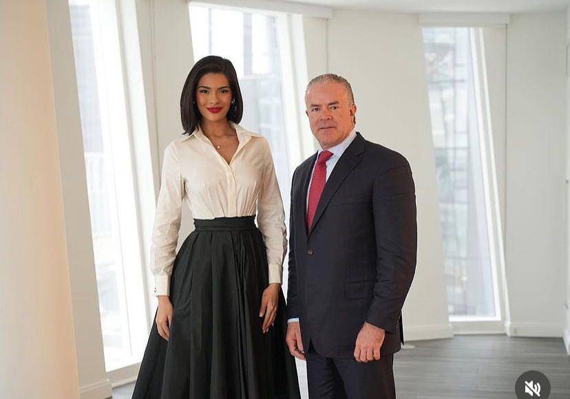 En las imágenes que compartió la organización, se aprecia a Palacios con una gran sonrisa mientras disfruta de las amenidades de las tres impresionantes torres y que presentan diseños espaciosos con vistas impresionantes.