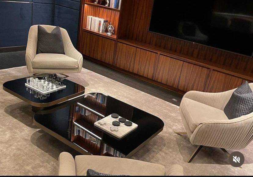 El edificio está ubicado en el complejo de tres edificios de Waterline Square, cerca del río Hudson en el Upper West Side de Manhattan, y tiene un costo de aproximado de $2.3 millones, reportó el diario Metro de Puerto Rico.