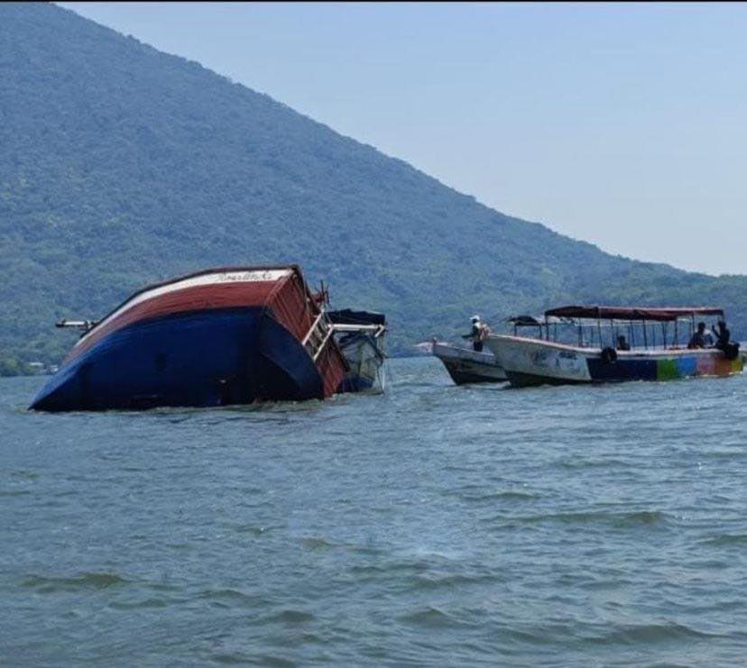¡Rosalinda lo logró! La embarcación hondureña por fin navega en el mar